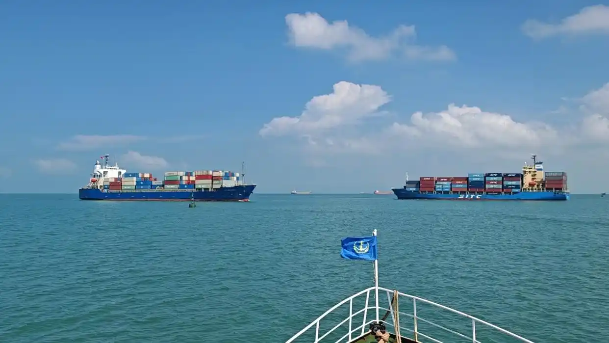 洋浦港实现万吨级船舶双向通航，货物周转效率显著提升