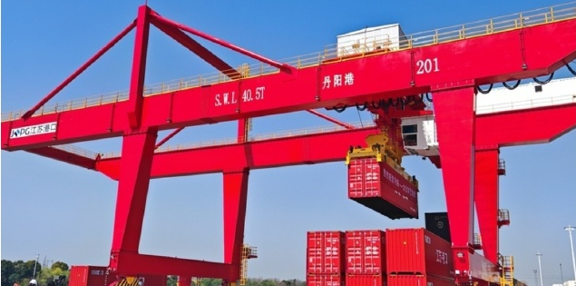 丹阳港，镇江最大的内河集装箱码头